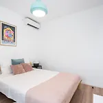 Spacious 2 Bdr Flat In The Old Town Apartmán