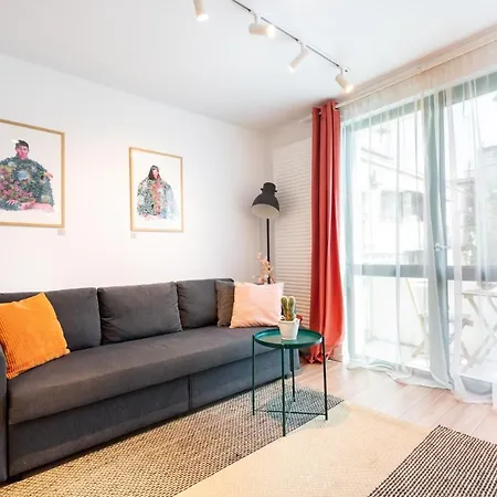 Spacious 2 Bdr Flat In The Old Town *