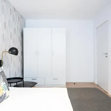 Spacious 2 Bdr Flat In The Old Town Apartamento
