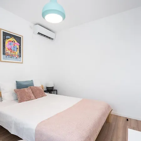 Spacious 2 Bdr Flat In The Old Town Lägenhet