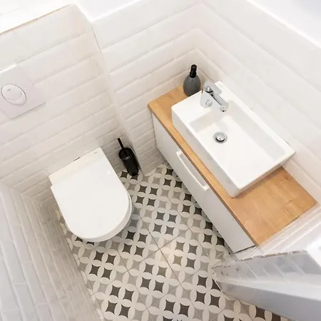 Spacious 2 Bdr Flat In The Old Town דירה