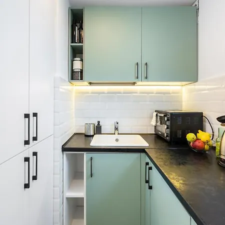 Spacious 2 Bdr Flat In The Old Town Lägenhet