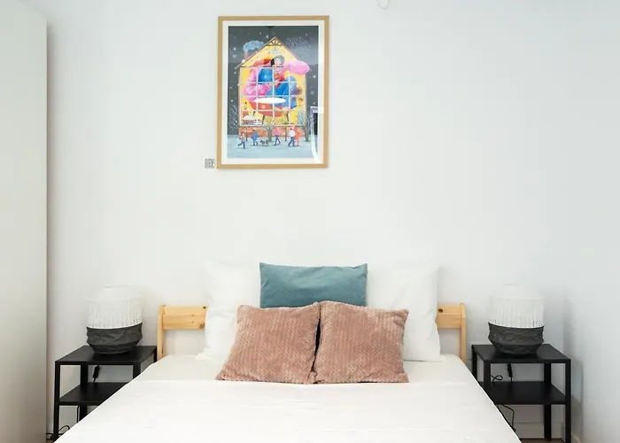 Spacious 2 Bdr Flat In The Old Town Bukarest