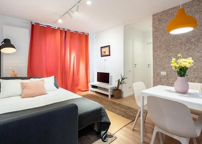 Apartment Spacious 2 Bdr Flat In The Old Town