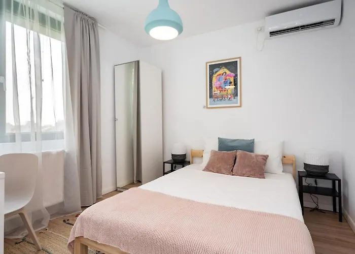 Spacious 2 Bdr Flat In The Old Town Bukarest
