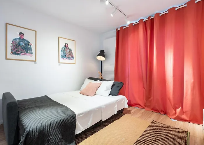 Spacious 2 Bdr Flat In The Old Town Apartman *