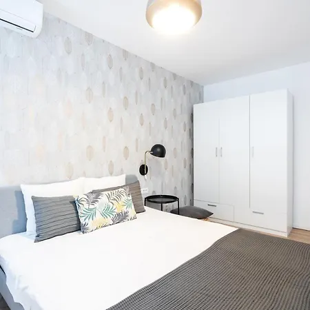 아파트 Spacious 2 Bdr Flat In The Old Town