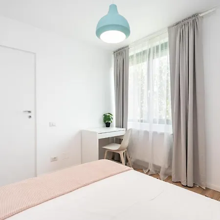 Spacious 2 Bdr Flat In The Old Town Апартаменты