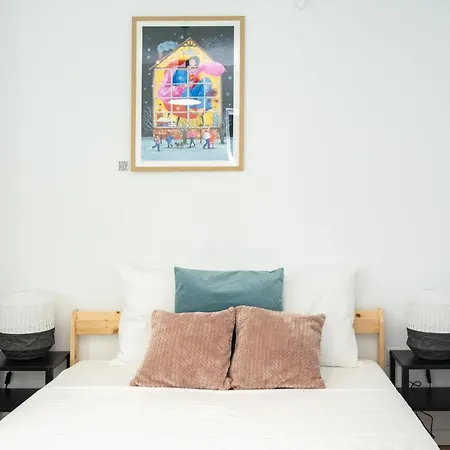 Spacious 2 Bdr Flat In The Old Town Бухарест