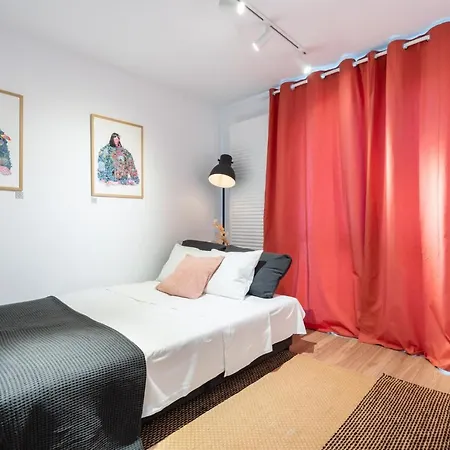 Spacious 2 Bdr Flat In The Old Town Apartment *