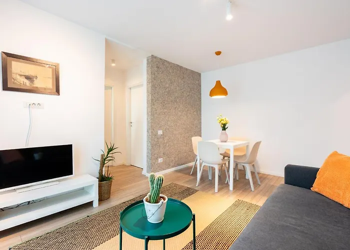 Spacious 2 Bdr Flat In The Old Town Apartamento