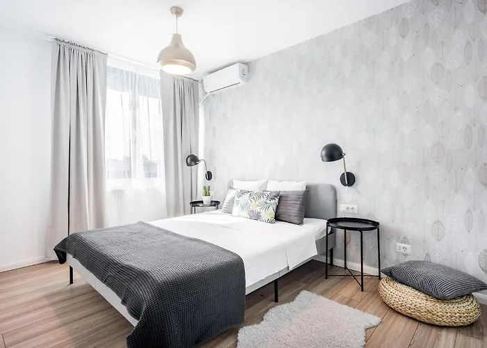 Spacious 2 Bdr Flat In The Old Town Bucarest