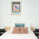 Spacious 2 Bdr Flat In The Old Town Bukarest