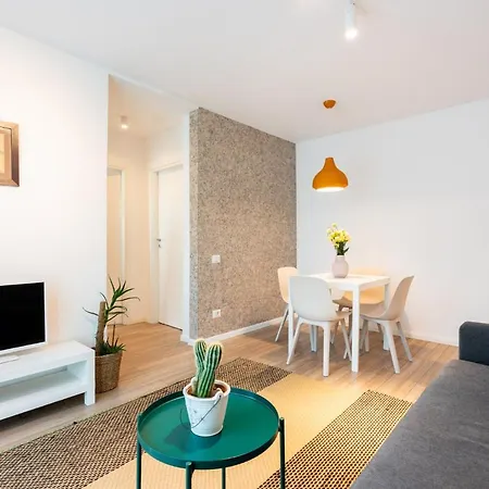Spacious 2 Bdr Flat In The Old Town Lägenhet