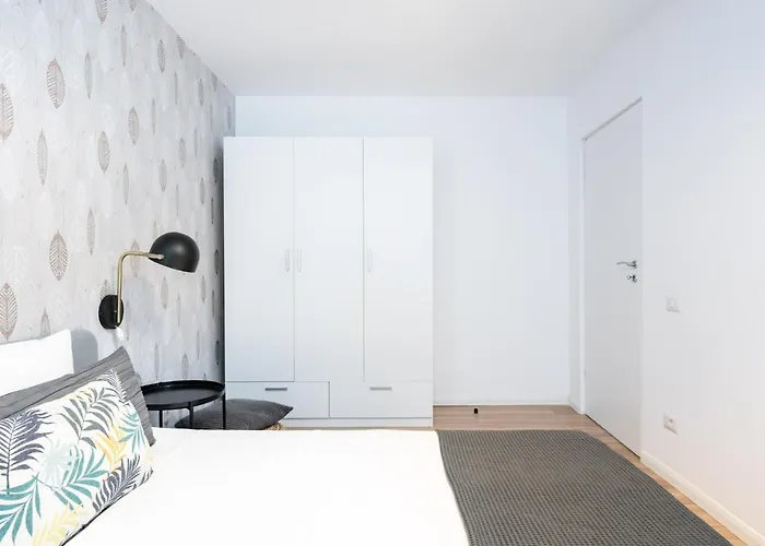 Spacious 2 Bdr Flat In The Old Town Lägenhet